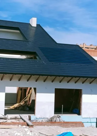 Casa con tejas de pizarra